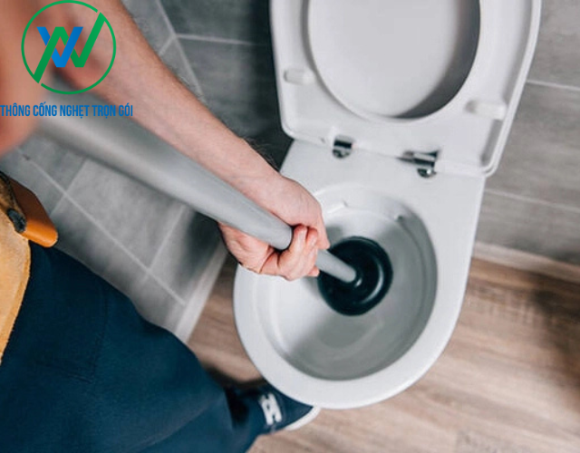 Một số dụng cụ thông tắc phổ biến tại nhà: