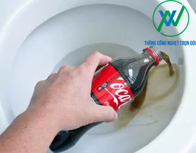 Tác dụng của coca cola trong việc thông tắc bồn cầu