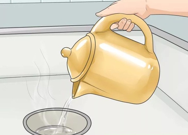 Đổ nước nóng Đun nước gần sôi